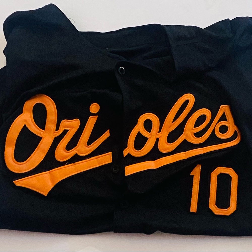 Size Large, Authentic Collection Performance Appa… - image 1